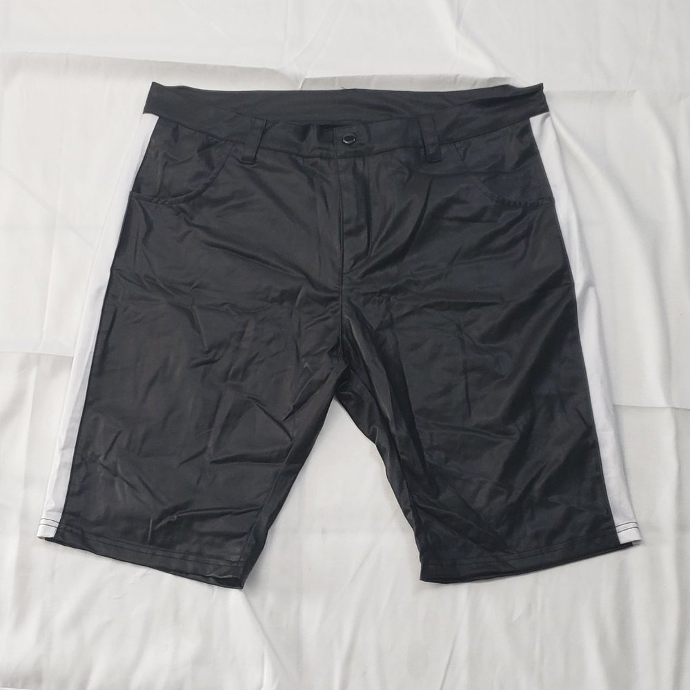 Men’s Black with White Stripes on both Sides Clubwear Type Shorts Large 33" NWOT